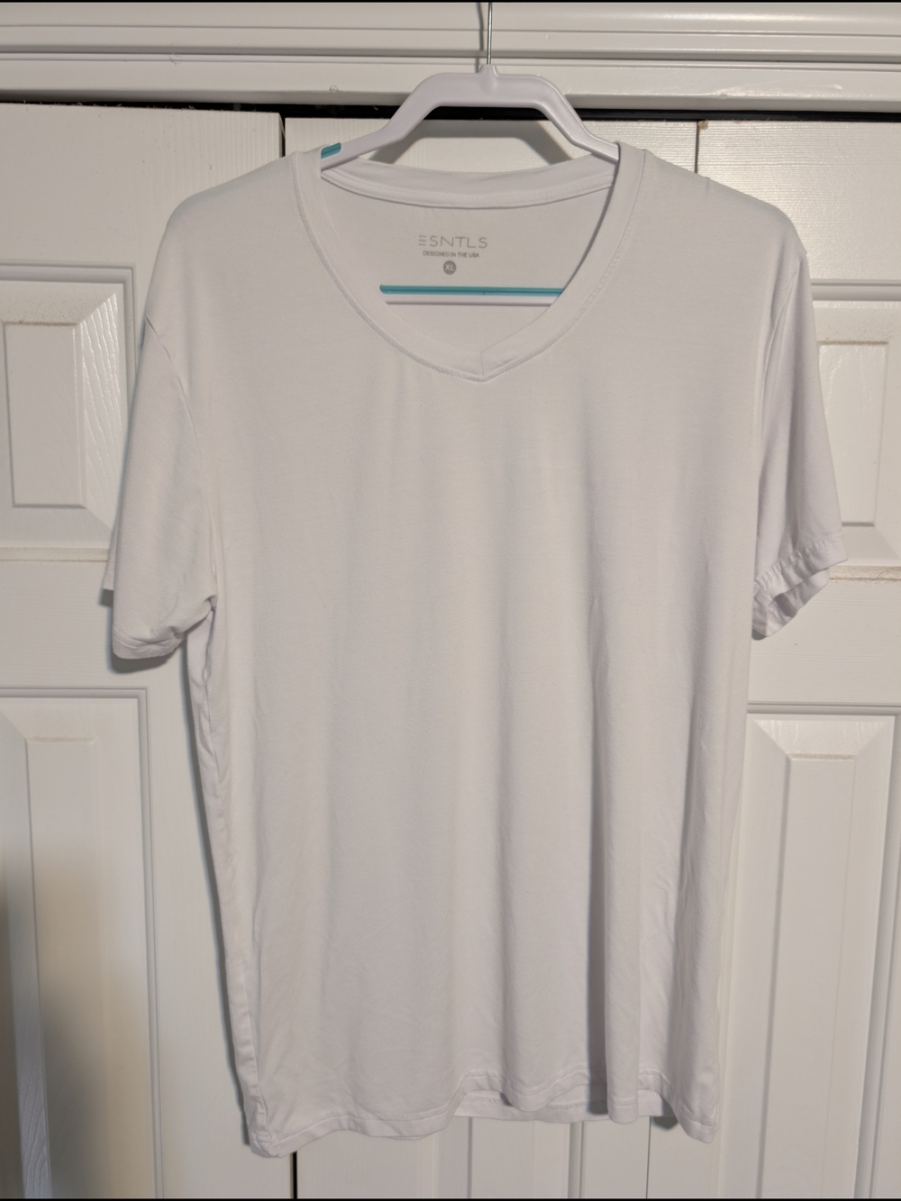 ESNTLS Men's White V-Neck Short Sleeve Tee